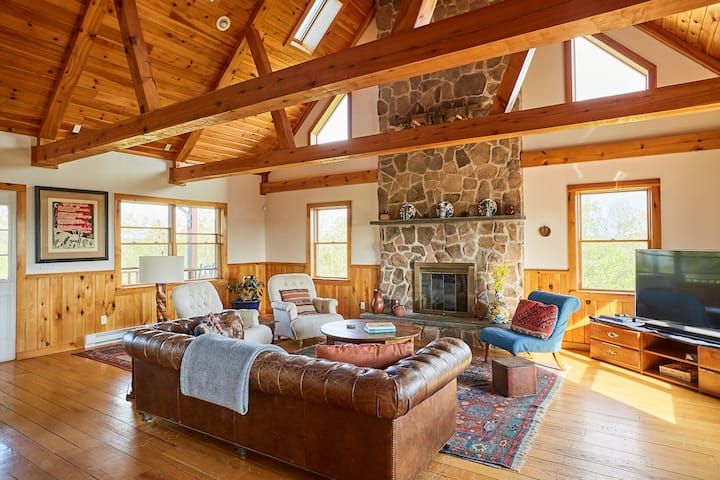 Mountain House + Guest Cottage on 65-acre property