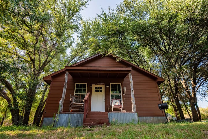 Just Updated! Western Cabin Near Downtown Granbury