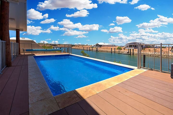 Fern -Luxury House on the Marina with Pool & Jetty