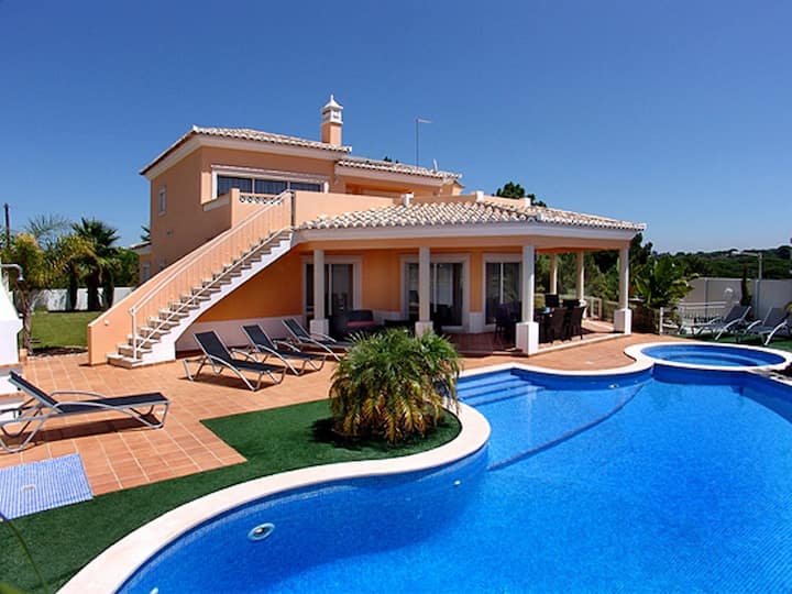 Villa Duma with private pool and jacuzzi which can