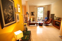 Nice sunny apt in central Barcelona