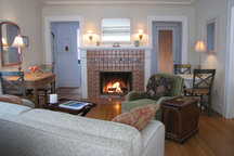 Lake Union Cottage - shore cityview