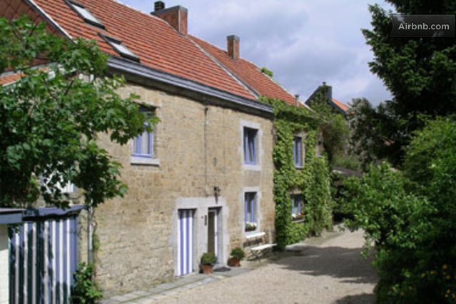 http://a0.muscache.com/pictures/215865/large.jpg