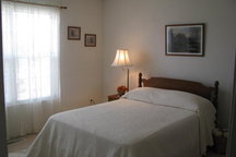 Cozy Bedroom in Quiet Neighborhood
