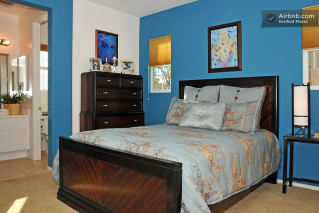 Luxurious room w private entrance