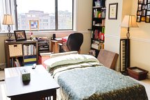 Futon just 3 blocks from the metro