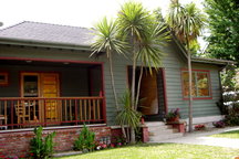 Hollywood Hills Charmer! 