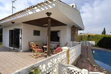 Spacious villa by the beach ownpool