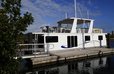 Stunning HOUSEBOAT in Paradise!