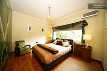 Art Deco Queen Room with Pond View 