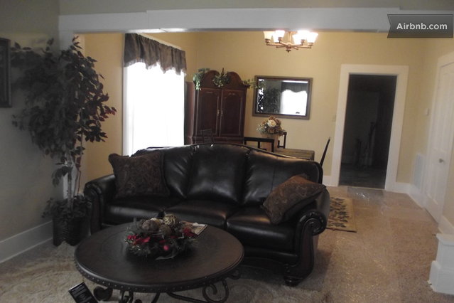 Stay at 'Serenity Cottage! Cozy 2 bedroom !' by the night (Booneville) $139