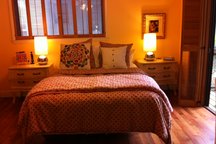 Clean, Modern Apt May 15-June 18