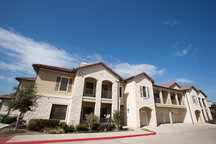 Clean, modern,Westlake Apartment
