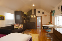 Downtown Mapleton Studio/Guesthouse