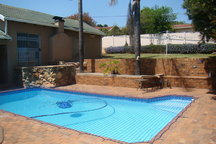 Mixed Roodepoort hostel sleeps 6 