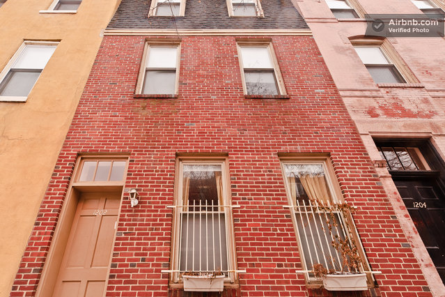 Cozy near Convention Center - First Floor Row Home