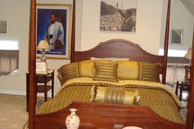 1899 Victorian Loft  Sleeps 4-LGBT