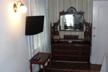 Epicenter Bedroom @ Lake St. House