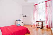 Brilliant location, sweet studio 