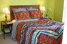 Bright & Cheery Room in Happy Home!