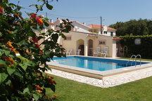 Comfortable Garden Flat with Pool