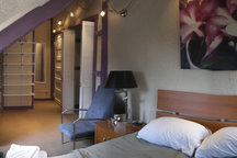 Queen Bedroom In Old Town Home