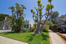 2 bedroom upstairs beach apartment