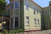 Grayson House - 2 bdrm downstairs