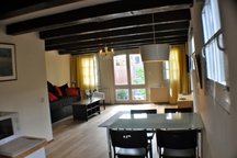 Jordaan 10ppl canal apartment