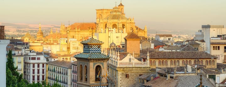 Encuentra alojamientos para Elrow - Granada en Airbnb