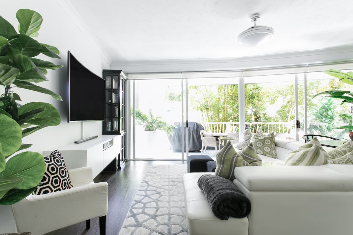 Surfers Paradise Elegance and Style with a Leafy Balcony