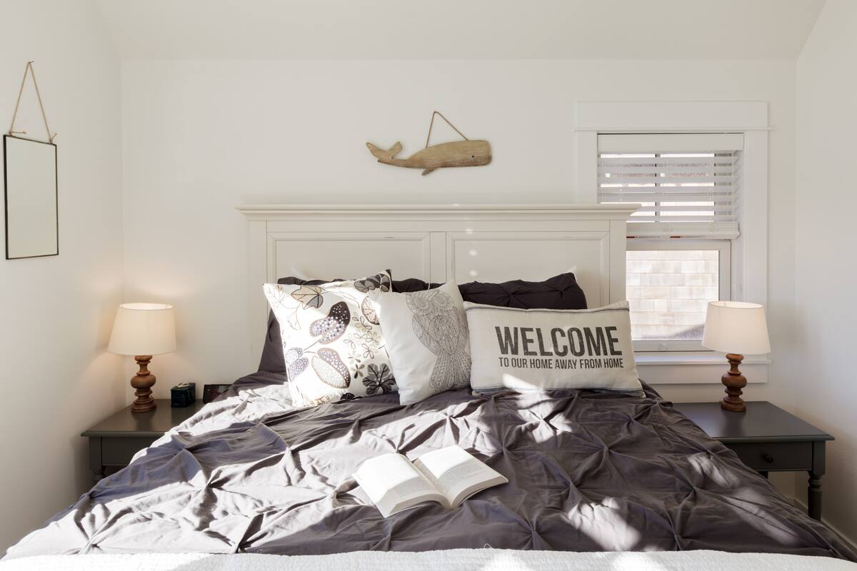 Warm and Inviting Cottage for a Memorable Seashore Getaway