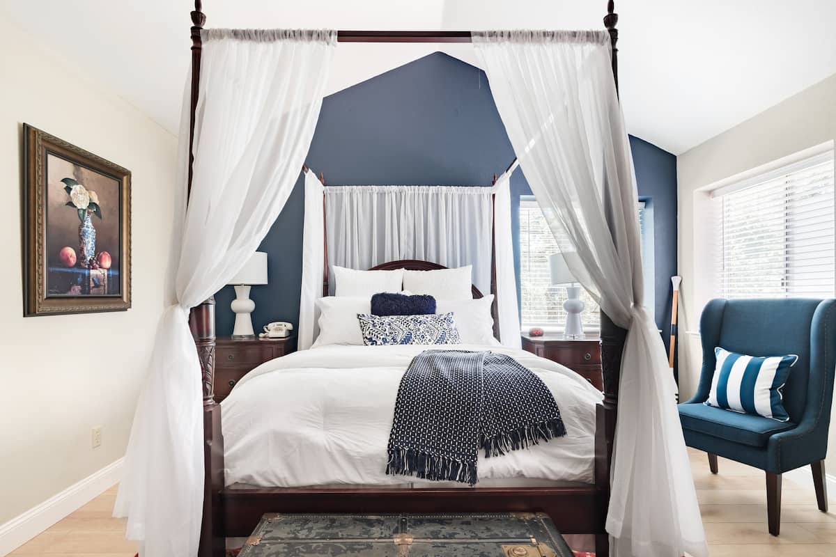 Charming Folsom Cape Cod Suite with Private Entrance
