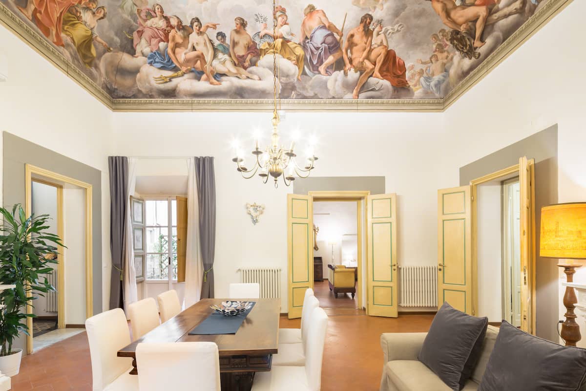 Ampio appartamento in stile rinascimentale situato in prossimità del Duomo