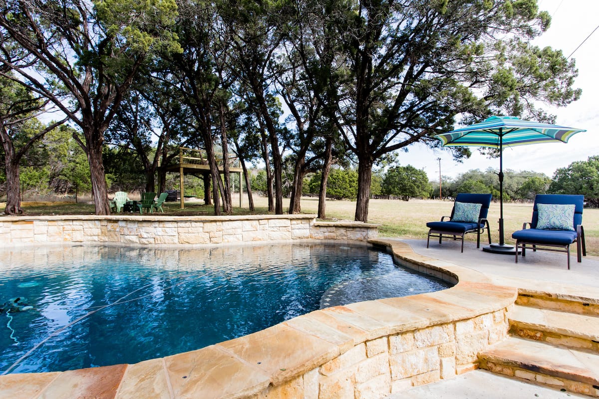 Private Countryside Whitetail Cottage
