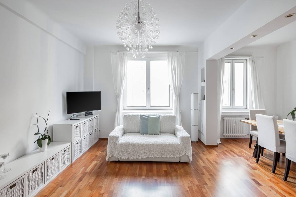 Balcony Apartment near Vienna State Opera and Karlsplatz