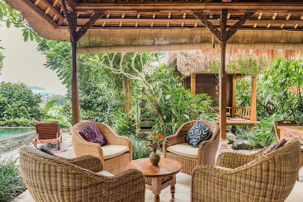 Thatched Poolside Haven on a Garden Estate