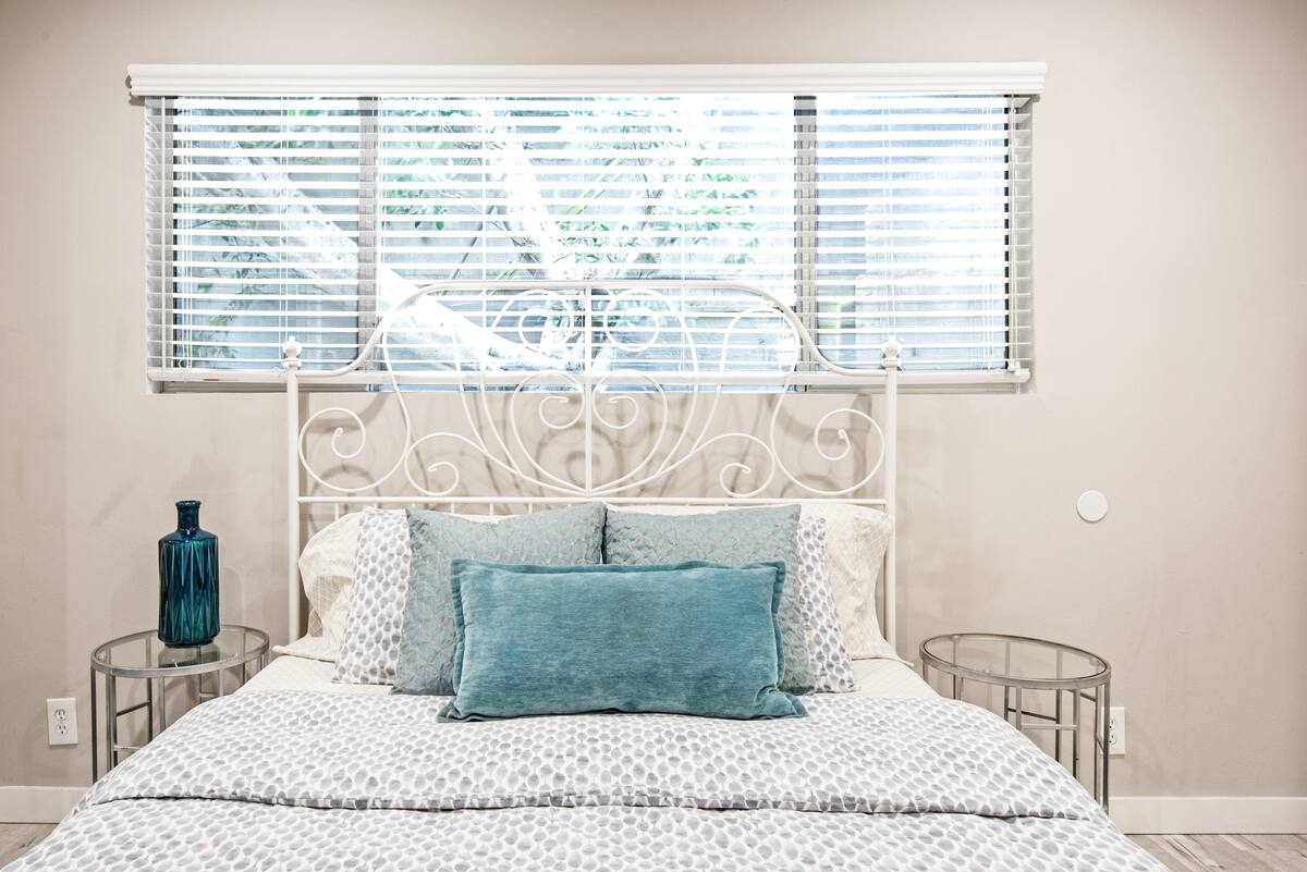 Modern, Cozy Room in Condominium Near Getty Museum