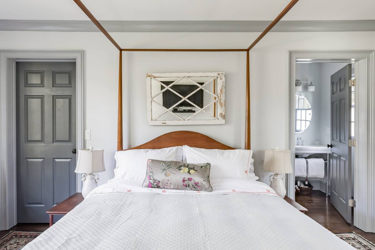 Guest Suite With Private Entrance in Home Near Peninsula