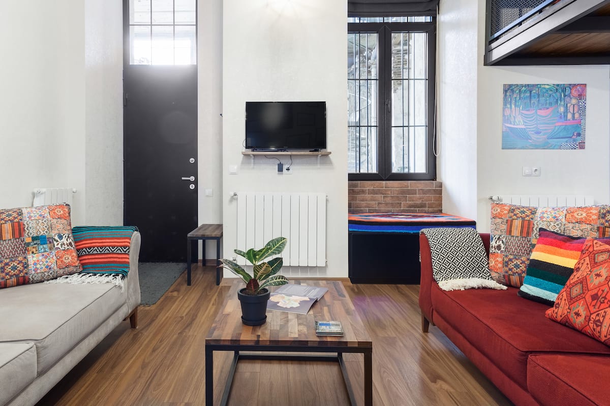 50 meters to Freedom Square