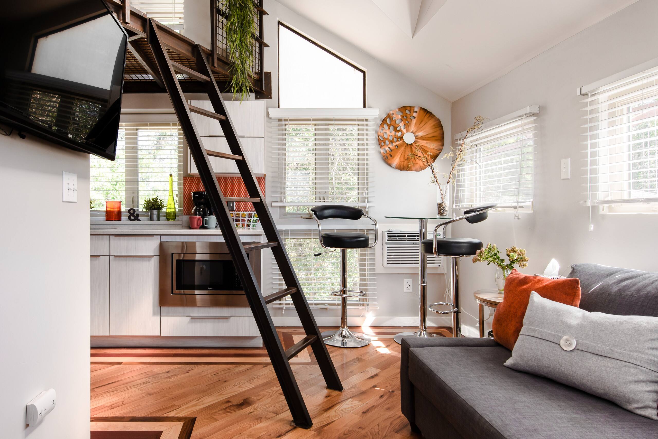 Unique and Funky Tiny House on Beautiful Parks Tiny houses for Rent