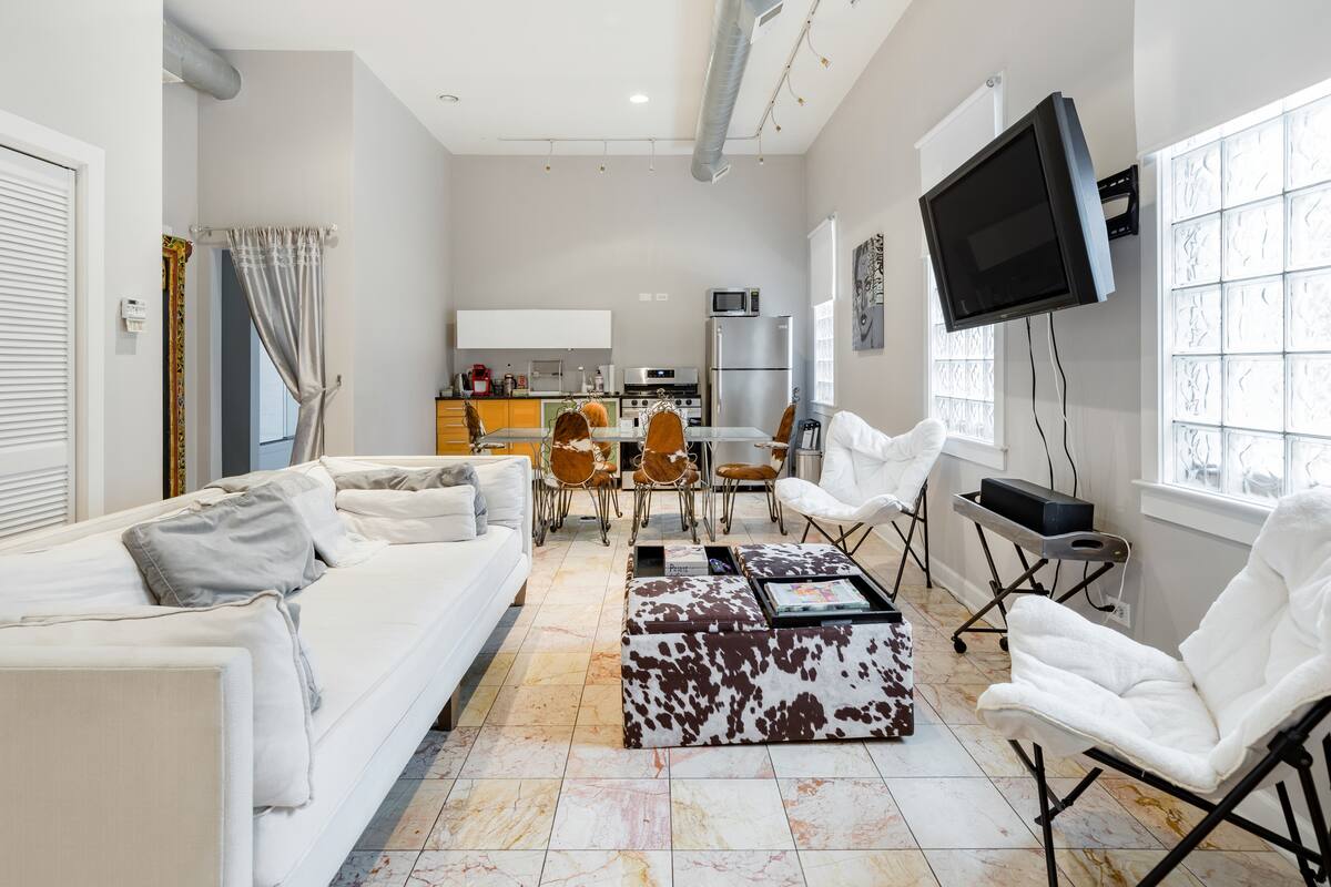 10 Best Airbnb Vacation Rentals With A Hot Tub In Chicago, Trip101