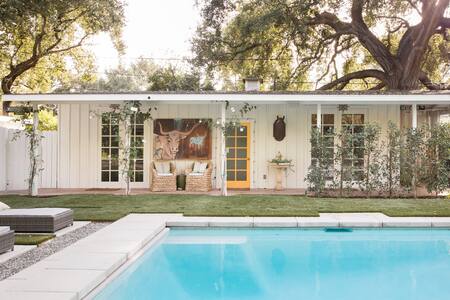 Poolside Oasis in La Canada Flintridge