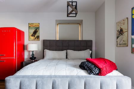 Lakeside Studio Apartment with Backyard