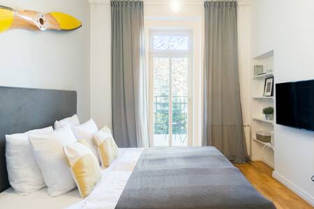 Bright and Centrally Located George Square Studio