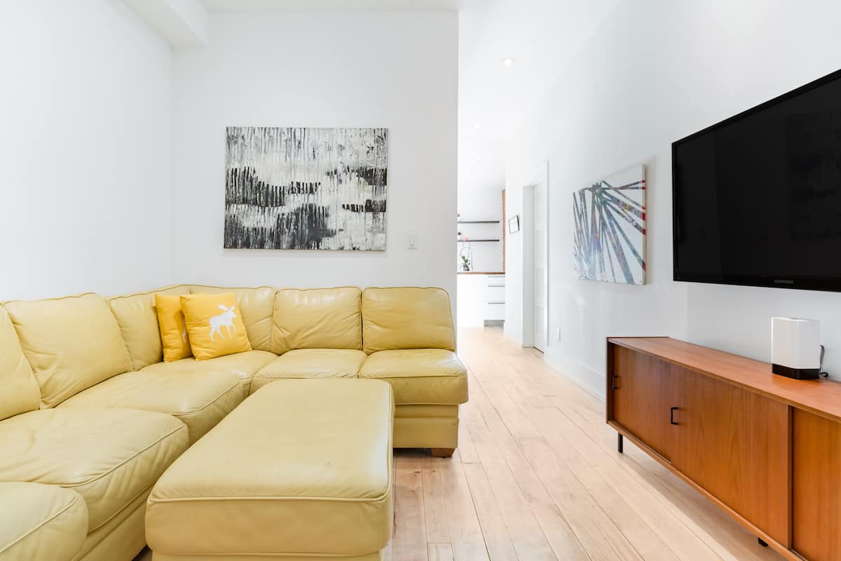 Stylish Apartment in the Heart of Roncesvalles Village