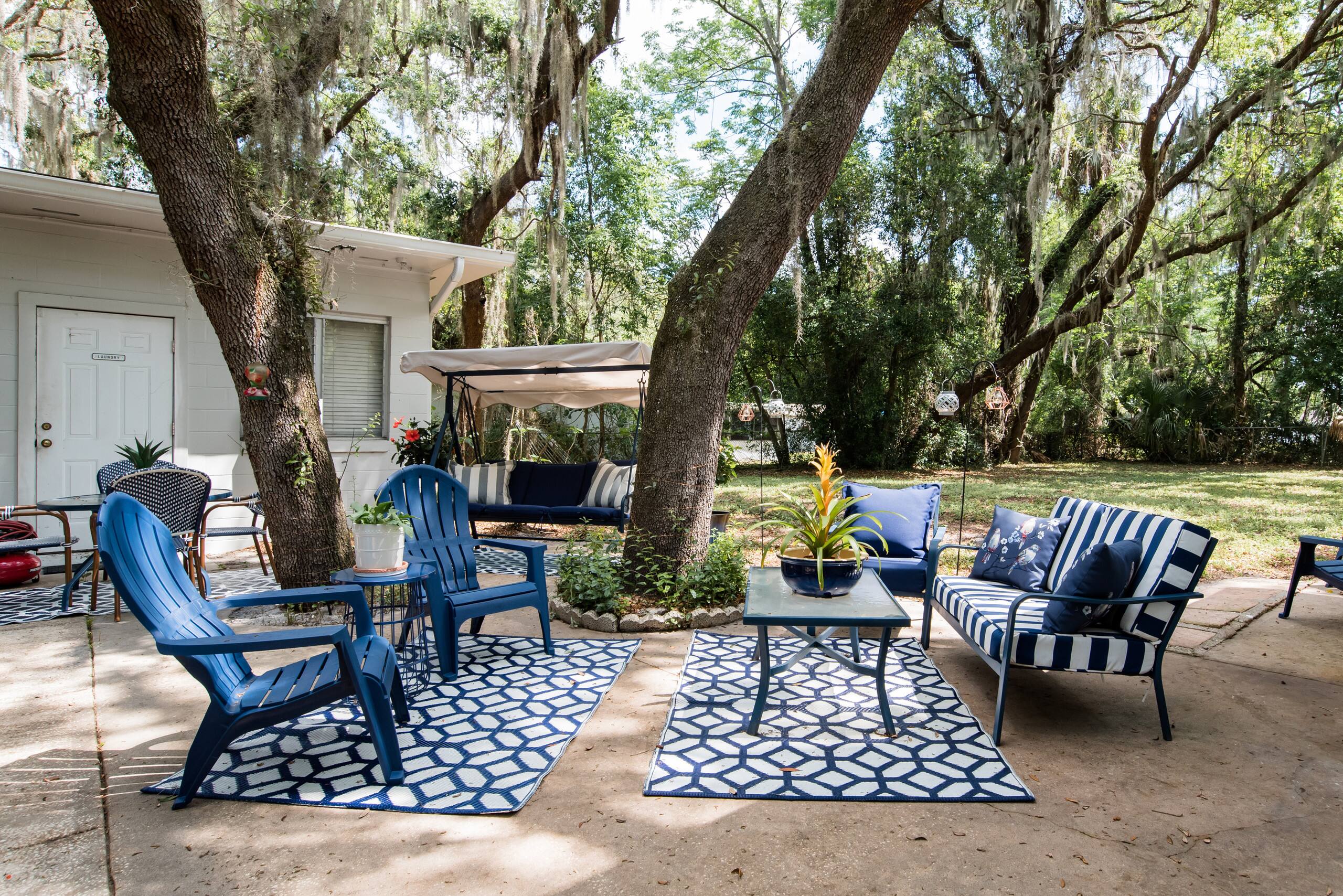 Farmhouse Chic Retreat With A Charming Patio Houses For In Farmhouse Chic Retreat With A Charming