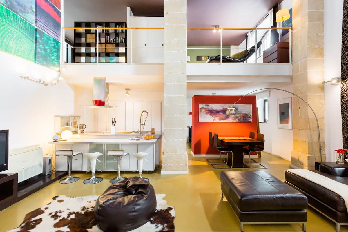 Jerez.Espacioso Loft dúplex en bodega de vino siglo XVIII rehabilitada y parking