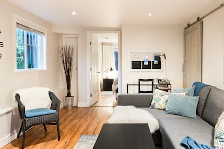 Warm & Cozy Home Away from Home in North Vancouver