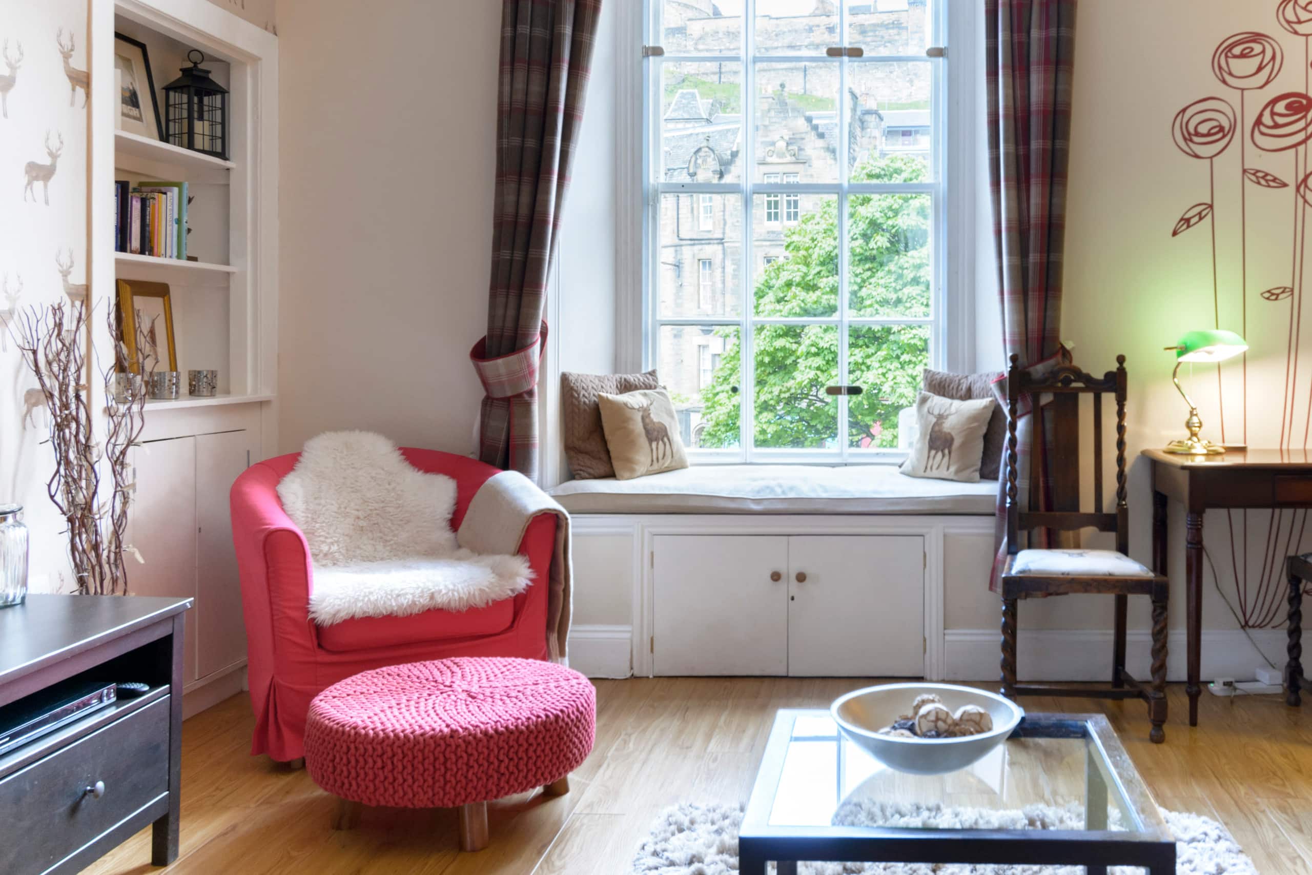 Stunning Castle View Apartment in The Old Town Apartments for Rent in